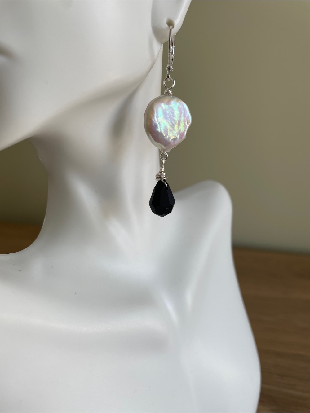 HAND CRAFTED FRESHWATER COIN PEARL & MATTE NAVY BRIOLETTE EARRINGS - Picture 4 of 12